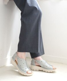 Pointer 本革 超軽量厚底パンチングサンダル