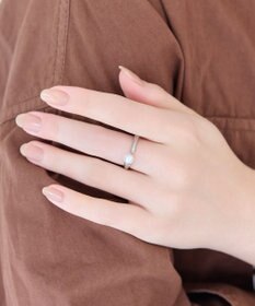 Phoebe 〈金属アレルギー対応〉ラスターフレームパールカフリング　シルバー/ステンレス/大ぶり/存在感◎/主役級/変形