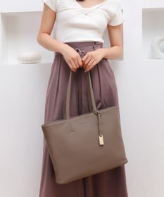 style code 【MERCURYDUO/マーキュリーデュオ】レニス　チャーム付きシンプルラージトートバッグ