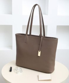 style code 【MERCURYDUO/マーキュリーデュオ】レニス　チャーム付きシンプルラージトートバッグ