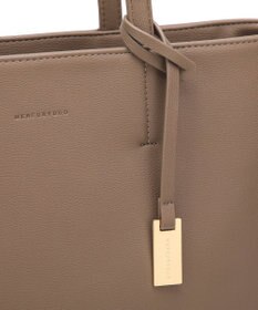 style code 【MERCURYDUO/マーキュリーデュオ】レニス　チャーム付きシンプルラージトートバッグ