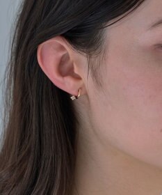 Phoebe 【金属アレルギー対応】【痛くないシリーズ】フラワービジューフロートライトフィットイヤリング　シャンパンゴールド