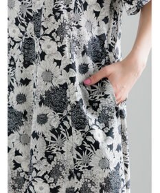 Te chichi 【LIBERTY FABRICS】Vネックフレアワンピース