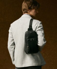 JOSEPH ABBOUD 【軽量/コンパクト/牛革】オイルドレザーボディー バッグ ブラック系