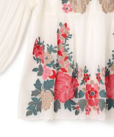 GRACE CONTINENTAL フラワー刺繍ギャザートップ