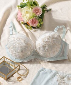 Wing 【スキマフィットブラ】　すきまを埋めてボリュームアップ　ふわふわもちもち触感　ウイング／ワコール　KB2362