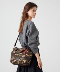 LA BAGAGERIE 【LA BAGAGERIE×HELLO KITTY】リボンチャーム付き　デイリートート　Sサイズ