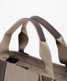 LA BAGAGERIE 【LA BAGAGERIE×HELLO KITTY】リボンチャーム付き　デイリートート　Sサイズ