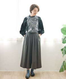 muuc 〈遠州織物の工場で織られた上質なコットン生地〉ビオラ刺繍切り替え ボリューム袖 プルオーバーブラウス