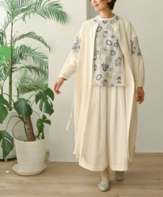 muuc 〈遠州織物の工場で織られた上質なコットン生地〉ビオラ刺繍切り替え ボリューム袖 プルオーバーブラウス