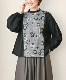 muuc 〈遠州織物の工場で織られた上質なコットン生地〉ビオラ刺繍切り替え ボリューム袖 プルオーバーブラウス