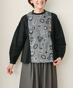 muuc 〈遠州織物の工場で織られた上質なコットン生地〉ビオラ刺繍切り替え ボリューム袖 プルオーバーブラウス