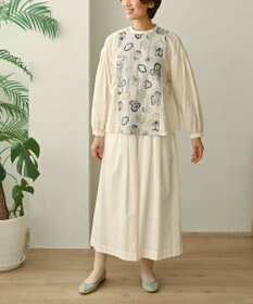 muuc 〈遠州織物の工場で織られた上質なコットン生地〉ビオラ刺繍切り替え ボリューム袖 プルオーバーブラウス