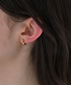 Phoebe 【痛くないシリーズ/金属アレルギー対応】ミニマルストレートフープライトフィットイヤリング　ゴールド