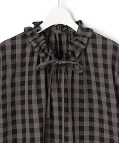 新品タグ付き　オンワード樫山　　　　　　 自由区　ブラウンチェックフリルブラウス 洗える】チェック柄フリルブラウス / Tiaclasse L