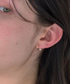 Phoebe 【金属アレルギー対応】【痛くないシリーズ】フラワービジューフロートライトフィットイヤリング　シャンパンゴールド