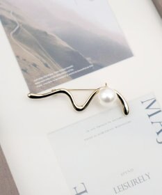 Tiaclasse パール付きニュアンスウェーブブローチ