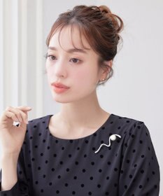 Tiaclasse パール付きニュアンスウェーブブローチ