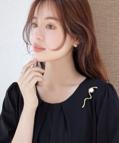 Tiaclasse パール付きニュアンスウェーブブローチ