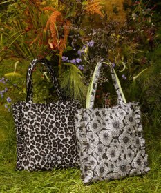 TOCCA 【ヨンア×大人百花×TOCCAコラボカラー有り】PRECIOUS WAVES BAG WITH POUCH ポーチ付きトートバッグ