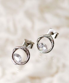 Tiaclasse 【金属アレルギー対応】ラウンドプットストーンピアス