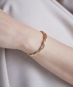 Tiaclasse ツイストバングル