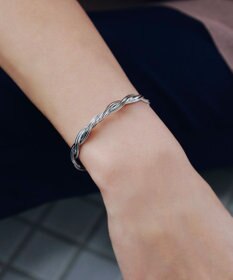 Tiaclasse ツイストバングル