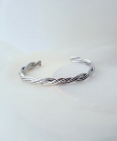 Tiaclasse ツイストバングル