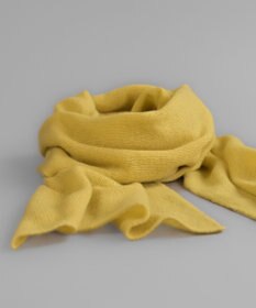 AND WOOL 〈上質な素材と手仕事から生まれた優しいニット〉カシミヤ100%の細巾ストール / マフラー