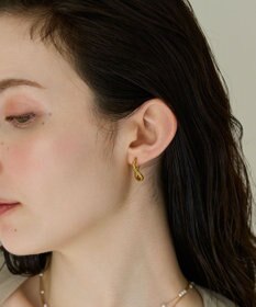 Phoebe 〈金属アレルギー対応〉デイリーニュアンスフープピアス　ゴールド　ステンレス