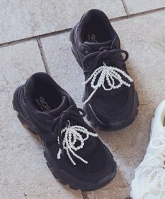 earth music&ecology 【チャーム付き】ＯＲｉｅｎｔａｌ　ＴＲａｆｆｉｃ　パールチャームスニーカー