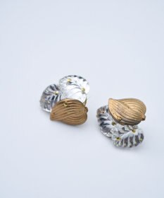 monshiro 【シルバー/ガラス】ハナミズキリーフピアス