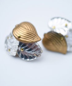 monshiro 【シルバー/ガラス】ハナミズキリーフピアス