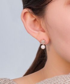 Phoebe クリスタルペタルパールピアス