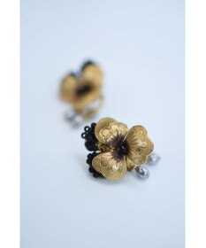 monshiro 【パール】ビオラ イヤリング（ブラック）