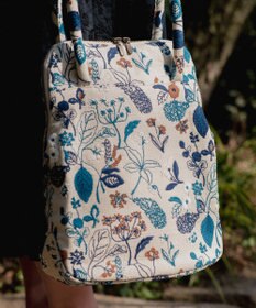 AND WOOL 筆記帳刺繍のバッグ