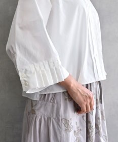 muuc 〈遠州織物の工場で織られた上質なコットン生地〉〈ブロード生地〉フロントタック プリーツ八分袖ブラウス