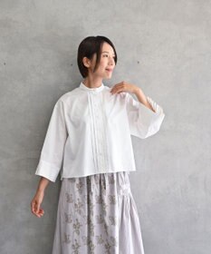 muuc 〈遠州織物の工場で織られた上質なコットン生地〉〈ブロード生地〉フロントタック プリーツ八分袖ブラウス