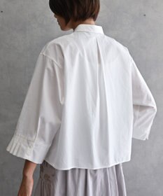 muuc 〈遠州織物の工場で織られた上質なコットン生地〉〈ブロード生地〉フロントタック プリーツ八分袖ブラウス