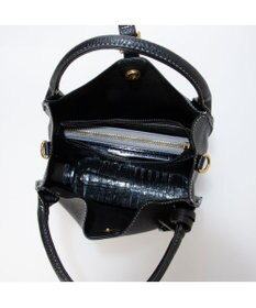 UNBILLION カシュカシュ cachecache / 1枚革風ショルダーベルト付ディテールトート