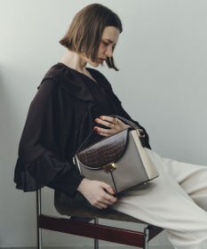 YECCA VECCA 配色メタルポイントバッグ