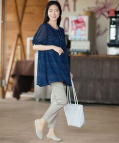 Tiaclasse L 麻混ストレッチテーパードパンツ