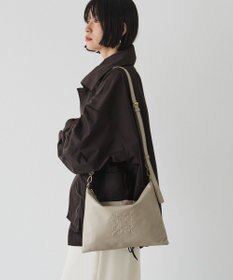 russet エンボスモノグラム ソフトレザーショルダーバッグ(CE-1547)