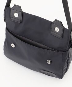 Y'SACCS ダブルタブ　トラベルポシェット