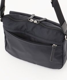 Y'SACCS ダブルタブ　トラベルポシェット