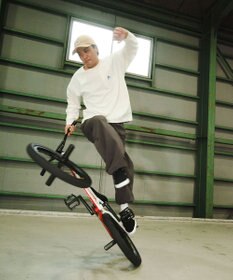 SHARE PARK MENS 【UVケア・吸水速乾・ストレッチ・軽量 】エンブレムTシャツ（L・XLサイズ）