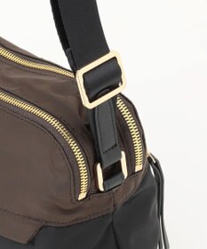 LA BAGAGERIE ウォータープルーフナイロン　スクエアショルダー