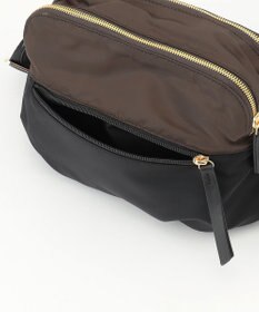 LA BAGAGERIE ウォータープルーフナイロン　スクエアショルダー