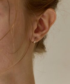 Phoebe 〈金属アレルギー対応〉ラインフープワンタッチピアス　シャンパンゴールド/ニッケルフリー