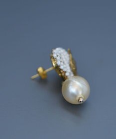 monshiro シュウメイギクプチ ピアス（ホワイト）